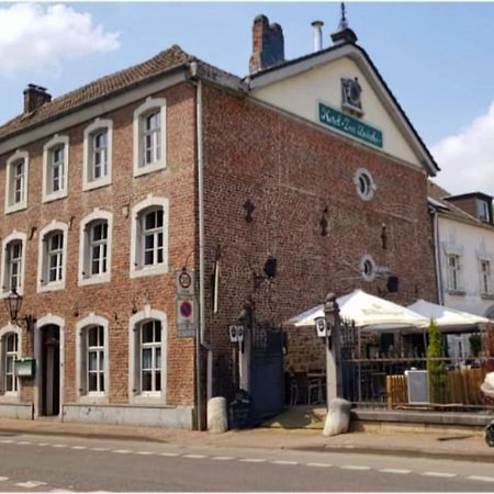 Hotel Zur Bruecke ヘルツォーゲンラート エクステリア 写真