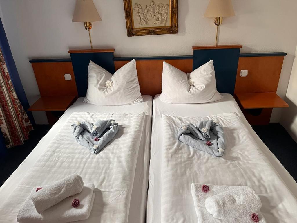 Hotel Zur Bruecke ヘルツォーゲンラート エクステリア 写真