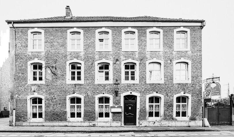 Hotel Zur Bruecke ヘルツォーゲンラート エクステリア 写真