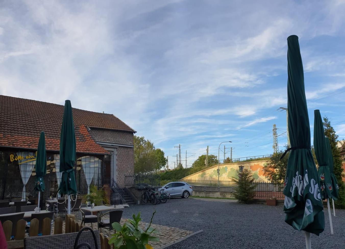Hotel Zur Bruecke ヘルツォーゲンラート エクステリア 写真