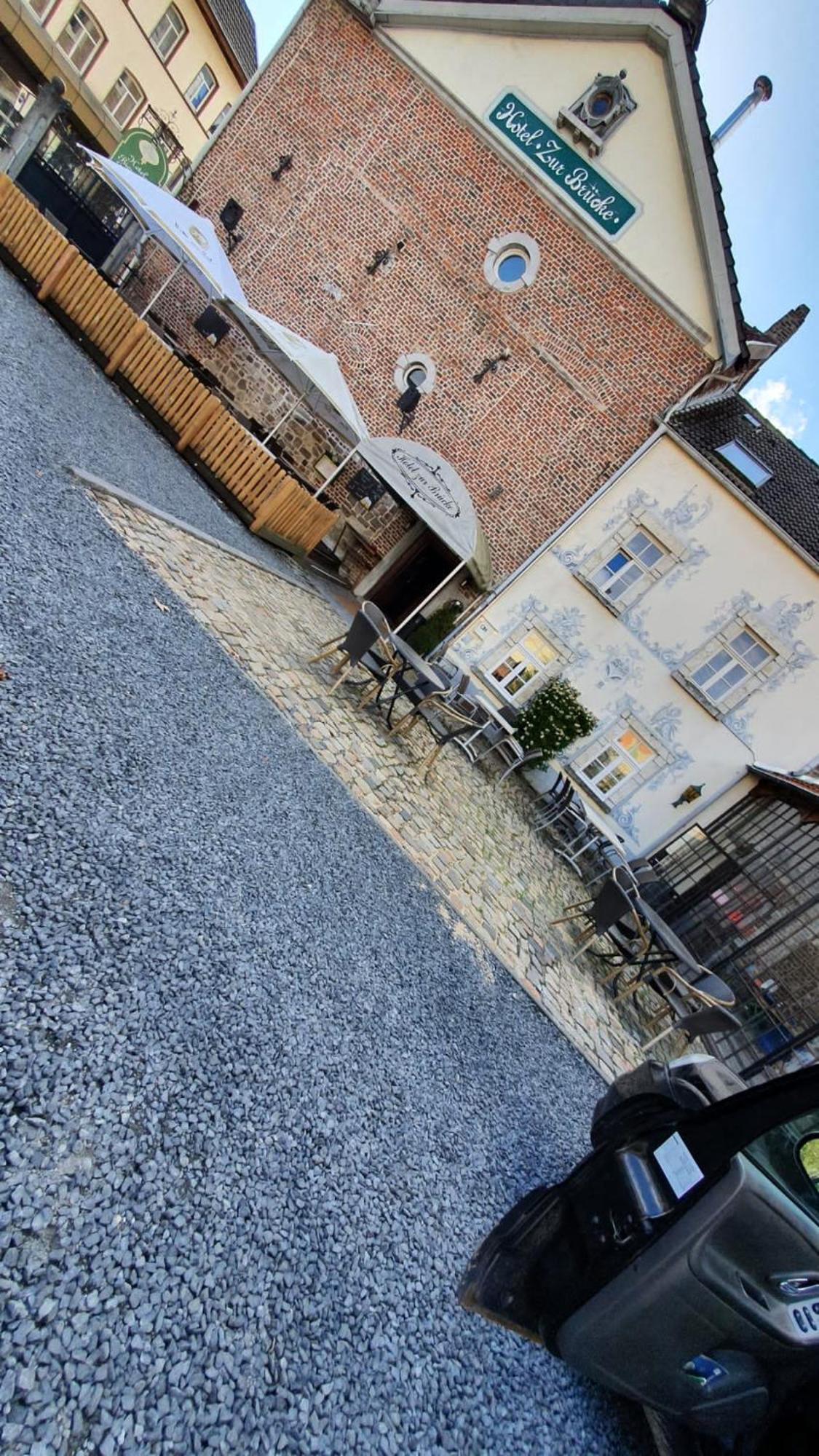 Hotel Zur Bruecke ヘルツォーゲンラート エクステリア 写真