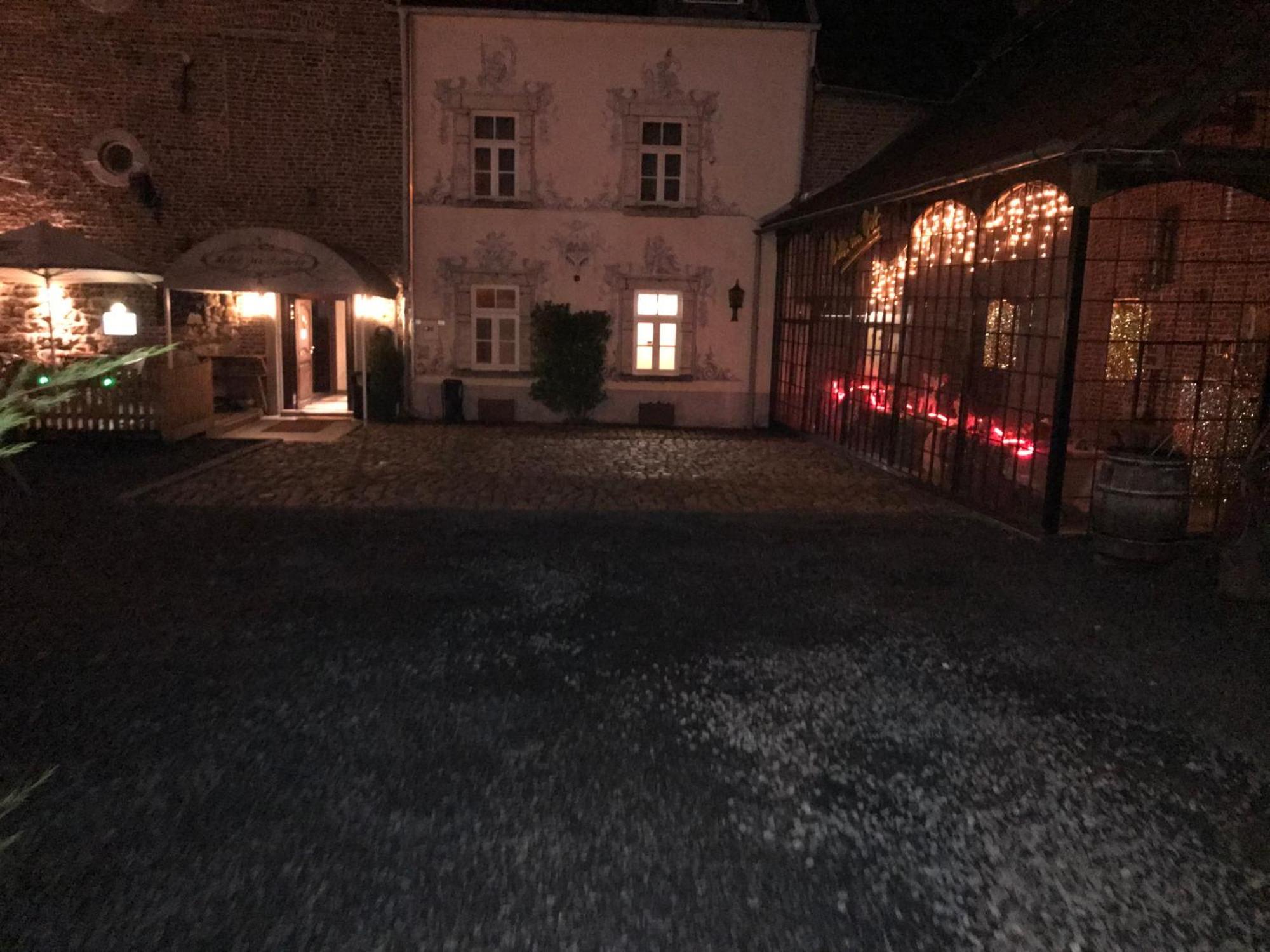 Hotel Zur Bruecke ヘルツォーゲンラート エクステリア 写真