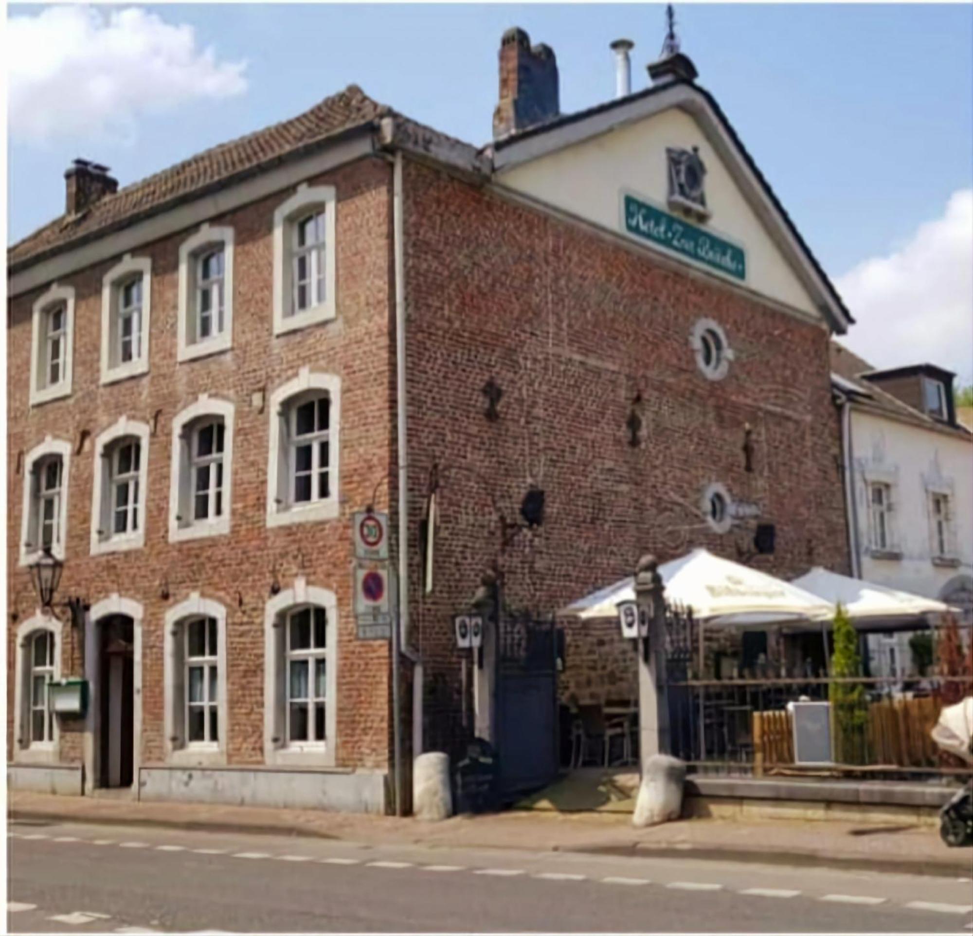 Hotel Zur Bruecke ヘルツォーゲンラート エクステリア 写真