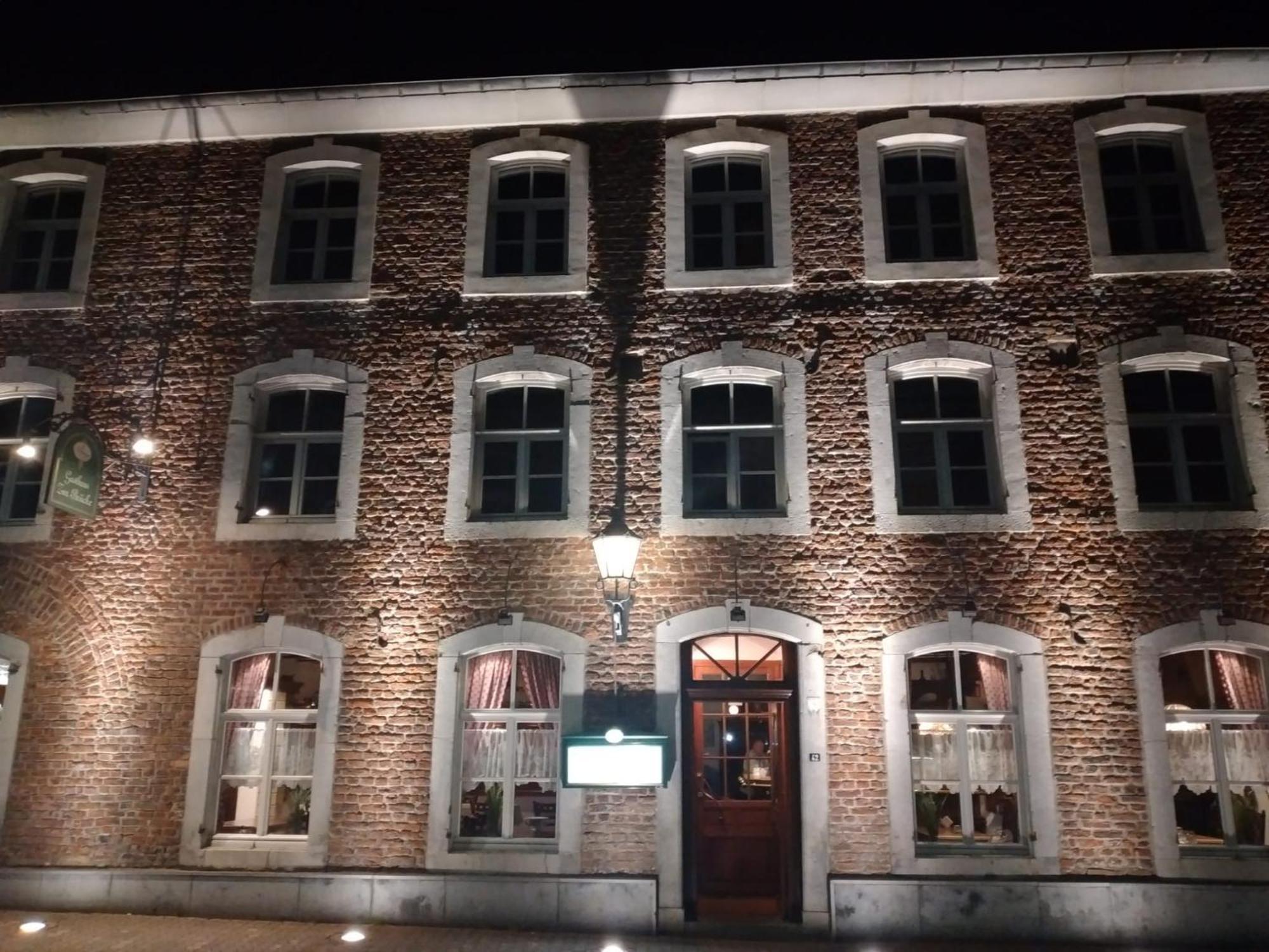 Hotel Zur Bruecke ヘルツォーゲンラート エクステリア 写真